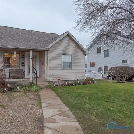 Buy this 3 bed house on 308 Eagle Point Road in Rossford, Wood County