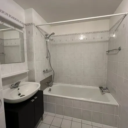 Rent this 2 bed apartment on Dokter Vanweddingenlaan 23 in 3540 Herk-de-Stad, Belgium