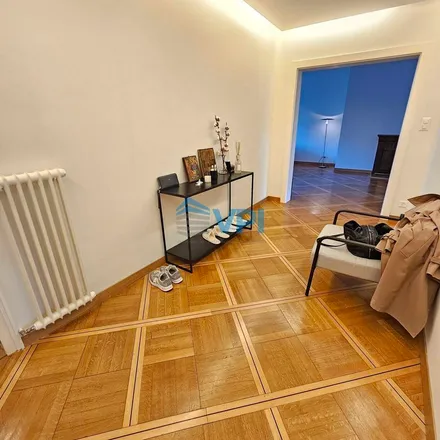 Rent this 7 bed apartment on Avenue Eugène-Pittard 13 in 1206 Geneva, Switzerland