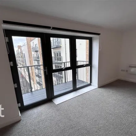 Rent this 2 bed apartment on Newlands Road in Luton, LU1 4BQ