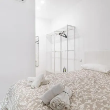 Image 4 - Calle de Agastia, 28016 Madrid, Spain - Apartment for rent