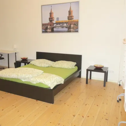 Rent this 3 bed room on B&B Saloon in Cornelius-Fredericks-Straße 9, 13351 Berlin