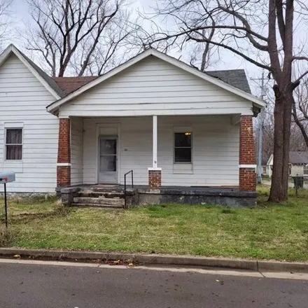 Buy this 4 bed house on 611 Lee Street in Murfreesboro, TN 37130