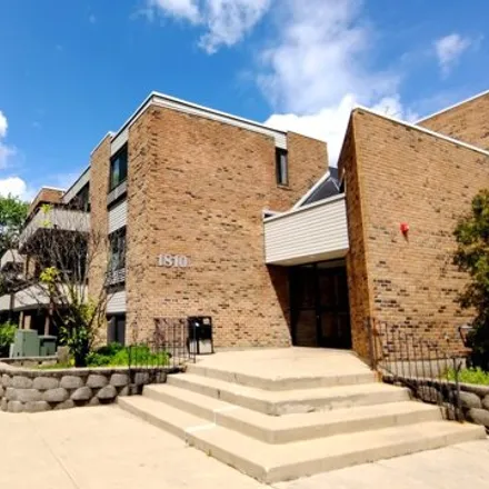 Buy this 1 bed condo on 1898 Hemlock Place in Schaumburg, IL 60173