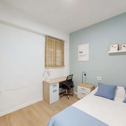 Rent this 4 bed room on Kine Avant in Calle Barrachina, 12005 Castelló de la Plana