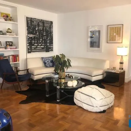 Buy this 3 bed apartment on Rua Oscar Freire 900 in Cerqueira César, São Paulo - SP
