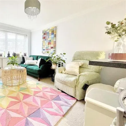 Image 2 - That Glam Bar, Mulberry Gardens, Goring-by-Sea, BN12 4NU, United Kingdom - Townhouse for sale