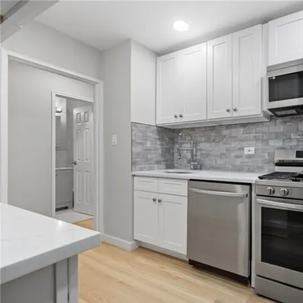 Image 3 - 140-11 33rd Avenue, New York, NY 11354, USA - Apartment for sale