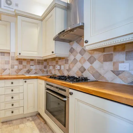 Image 2 - 36 Epsom Road, Guildford, GU1 3JT, United Kingdom - Apartment for sale