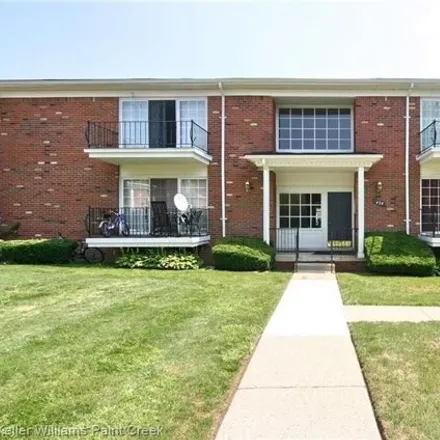 Rent this 2 bed condo on 577 North Fox Hills Drive in Bloomfield Township, MI 48304