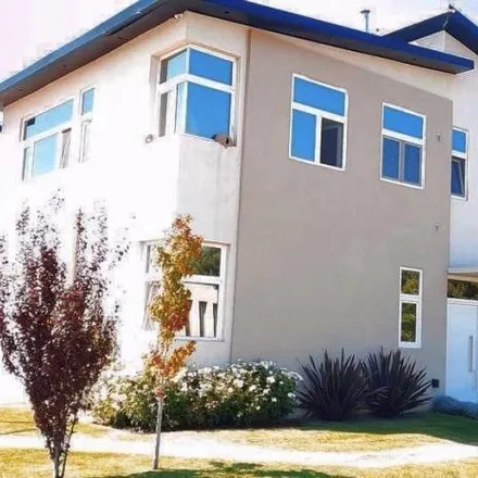 Buy this 4 bed house on Los Cerezos in El Manzanar, Cipolletti