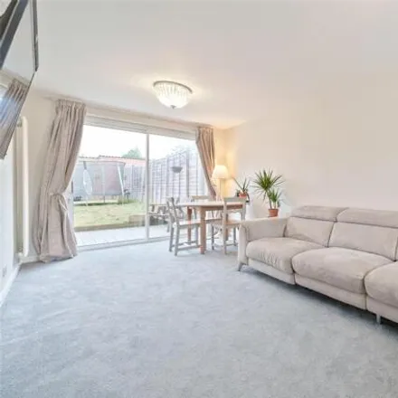 Image 5 - Lily Hill Road, Easthampstead, RG12 2RT, United Kingdom - Townhouse for sale