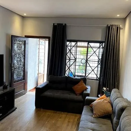 Buy this 2 bed house on Rua Santo Antônio in Lençóis Paulista, Lençóis Paulista - SP
