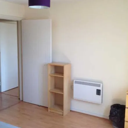 Image 6 - Cwrt Coles, Cardiff, CF24 2RY, United Kingdom - Apartment for rent