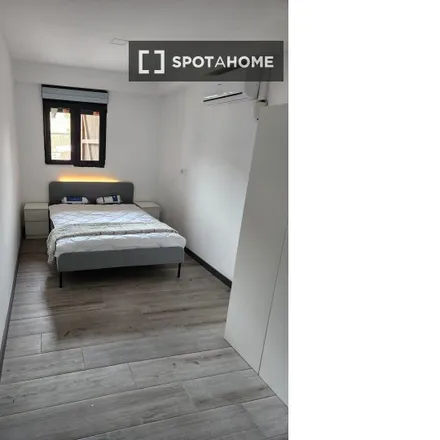 Rent this 6 bed room on F. Papiol in Passatge de la Salut, 56