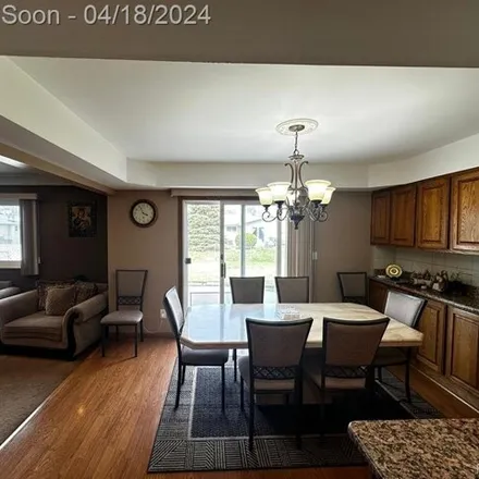 Image 8 - 3039 Groves Drive, Sterling Heights, MI 48310, USA - House for sale