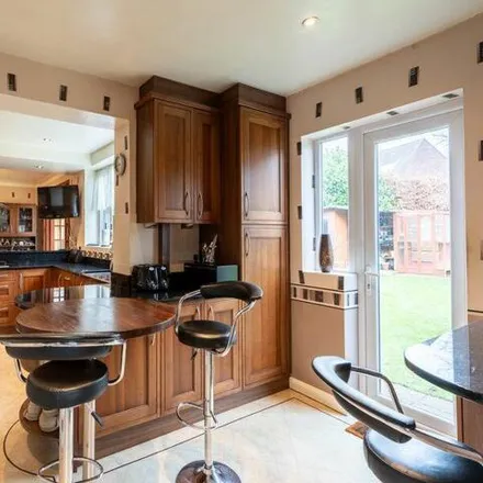 Image 5 - Talbot Rise, Leeds, LS17 6SD, United Kingdom - Duplex for sale