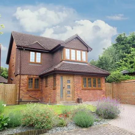 Rent this 4 bed house on Stratfield Park Close in Winchmore Hill, London