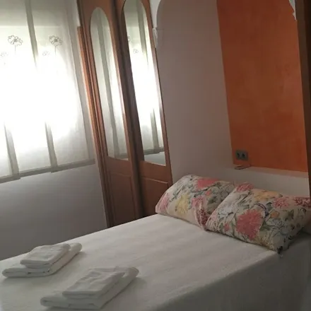 Rent this 5 bed room on Escuela Montalbán in Calle Conde Cifuentes, 11