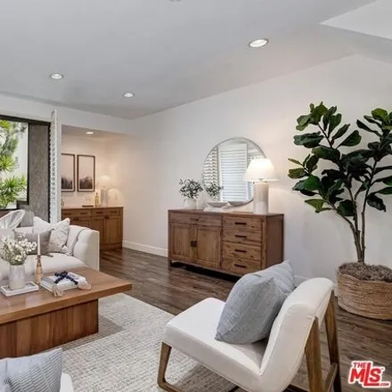 Image 8 - 1430 South Bentley Avenue, Los Angeles, CA 90025, USA - House for sale