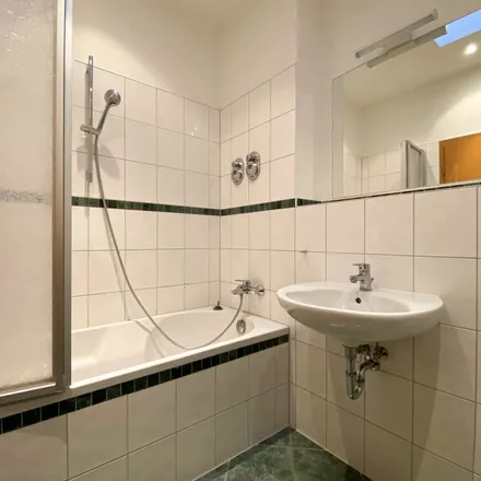 Rent this 1 bed apartment on Buchhandlung am Reileck in Bernburger Straße 16, 06108 Halle (Saale)