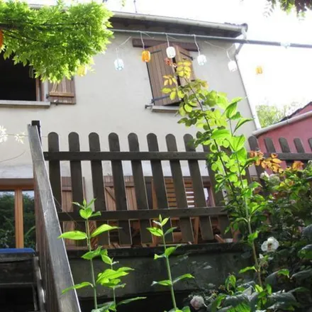 Rent this 2 bed house on Montreuil in Ruffins - Théophile-Sueur, FR