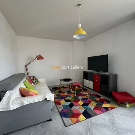Rent this 3 bed apartment on 36 Rue Jeanne d'Arc in 45000 Orléans, France