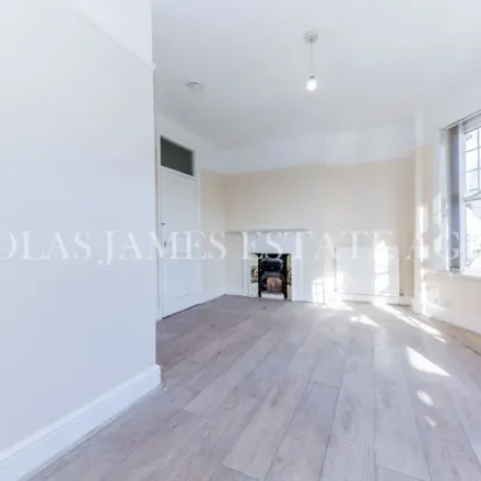 Image 7 - High Road, London, N22 8JX, United Kingdom - Apartment for rent