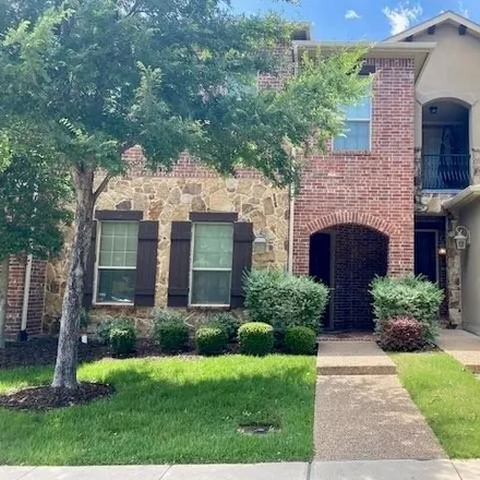 Rent this 3 bed townhouse on Lauren Road in Irving, TX 75063