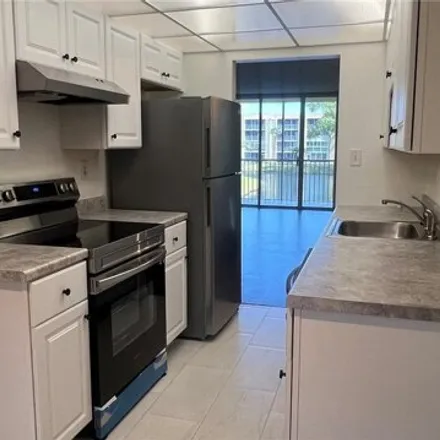 Rent this 2 bed condo on Oakland Park Boulevard & Northwest 47th Terrace in West Oakland Park Boulevard, Lauderdale Lakes