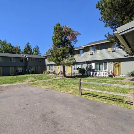 Buy this 36 bed townhouse on 1578 East 3rd Street in Newberg, OR 97132
