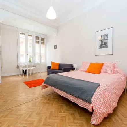 Rent this 5 bed apartment on Carrer de Sueca in 73, 46006 Valencia