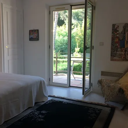 Rent this 2 bed duplex on 83990 Saint-Tropez