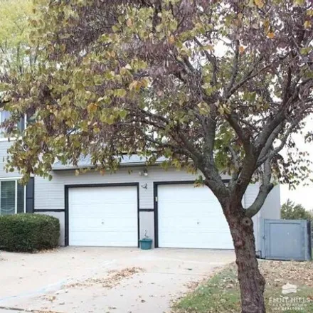 Buy this 4 bed house on 805 Gillespie Drive in Manhattan, KS 66502