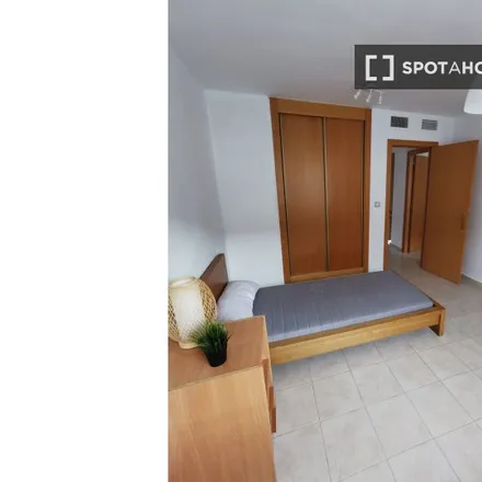 Rent this 3 bed room on Todo Óptica in Calle Mayor, 30011 Murcia