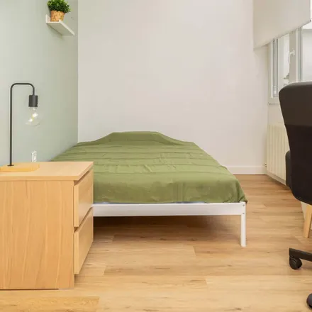 Rent this 4 bed room on Calle de Domingo Ram in 67-69, 50017 Zaragoza