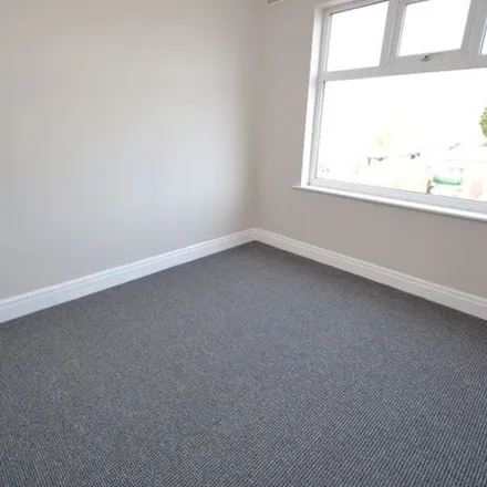 Rent this 3 bed townhouse on Luton Road in Hull, HU5 5AJ