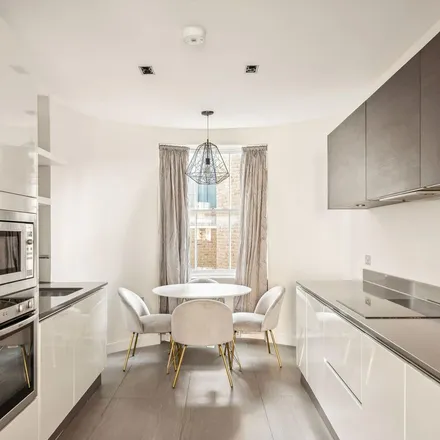 Rent this 2 bed apartment on 235-237 Baker Street in London, NW1 6XE