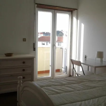 Rent this 4 bed room on Av D José I fte 171A in Avenida Dom José I, 2775-674 Oeiras