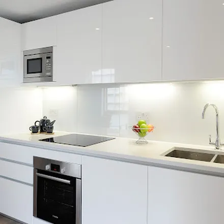 Rent this 1 bed apartment on 3 Merchant Square in London, W2 1AS