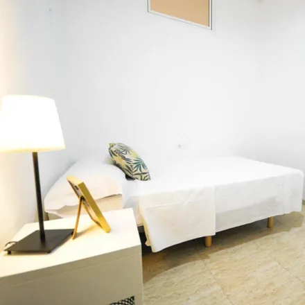 Rent this 2 bed apartment on Carrer dels Vivons in 22, 46006 Valencia