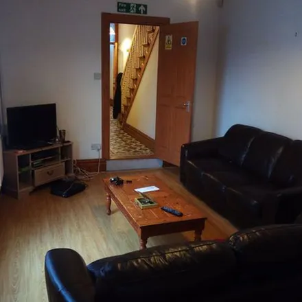 Rent this 5 bed apartment on Glanbrydan Avenue in Swansea, SA2 0JE