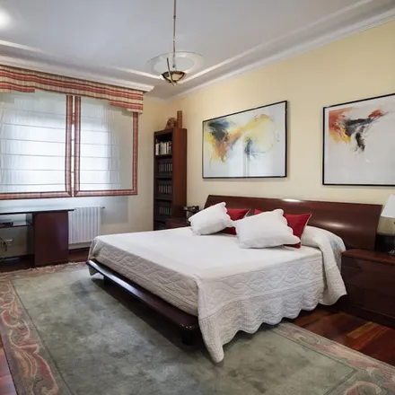 Rent this 5 bed house on Vilagarcía de Arousa in Galicia, Spain