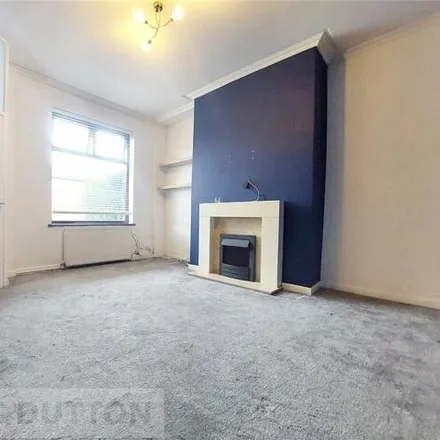Image 2 - Queens Road/Claremont Street, Queens Road, Ashton-under-Lyne, OL6 8EJ, United Kingdom - Townhouse for rent