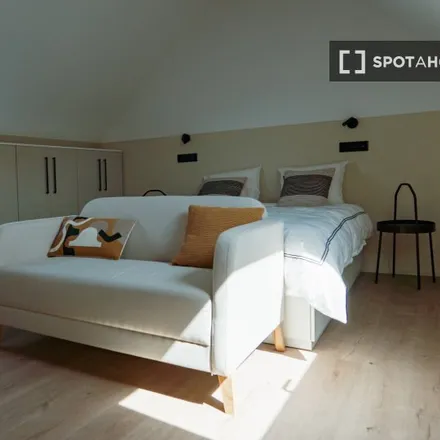 Rent this 11 bed room on Saint Philippe in Avenue Émile de Beco - Émile de Becolaan, 1050 Ixelles - Elsene