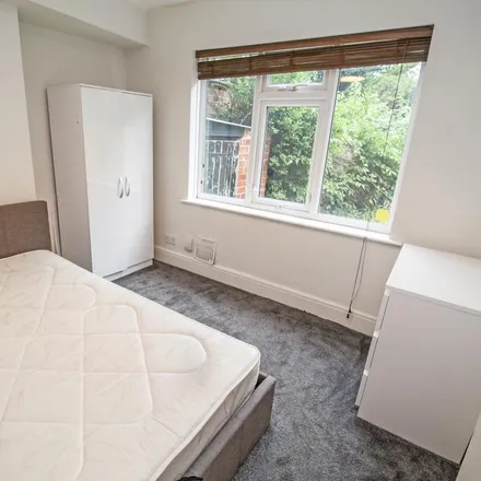 Image 4 - 37 Stanmore Crescent, Leeds, LS4 2RY, United Kingdom - Duplex for rent