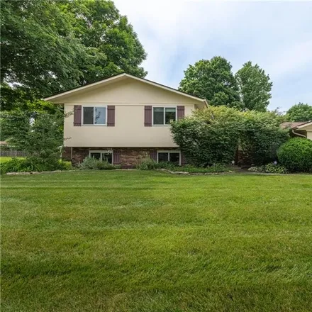 Buy this 4 bed house on 7620 Pelway Drive in Centerville, OH 45459