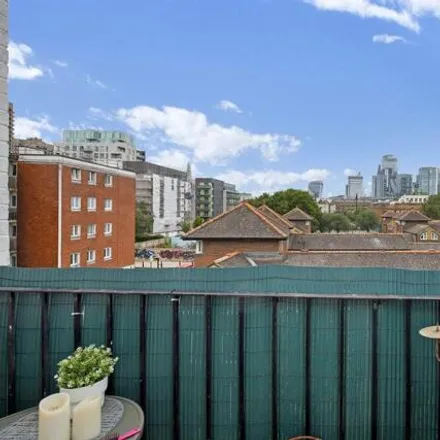 Image 4 - 24 Burslem Street, St. George in the East, London, E1 2LX, United Kingdom - Apartment for sale