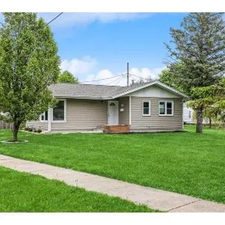 Buy this 3 bed house on 329 Wellman Avenue in Davenport, IA 52802