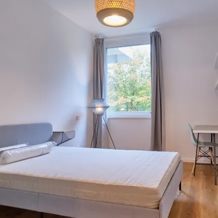 Rent this 4 bed room on Nazarethkirchstraße 53 in 13347 Berlin, Germany